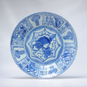 Antique Transitional Ming Chinese Porcelain Flower Kraak Charger Foo dog