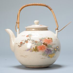 Antique Meiji period late 19th/early 20th Satsuma teapot Flowers Butterflies