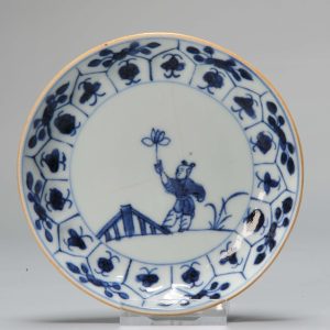 A Small Kangxi period Chinese Porcelain Blue white Dish Boy holding flower