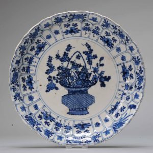 A Large Kangxi period Chinese Porcelain Blue white Plate. Top level
