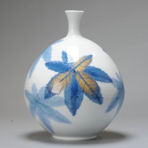 Vintage Japanese Vase Arita. Artist Fujii Shumei Maple Leafs with Gold Landscape Born. 1936