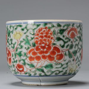 A  Kangxi period Chinese Porcelain Wucai jar China Antique 1700