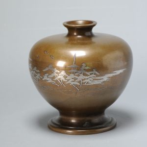 An inlaid shibuichi vase in lovely shape, Landscape, Meiji (1868-1912) era, early 20th