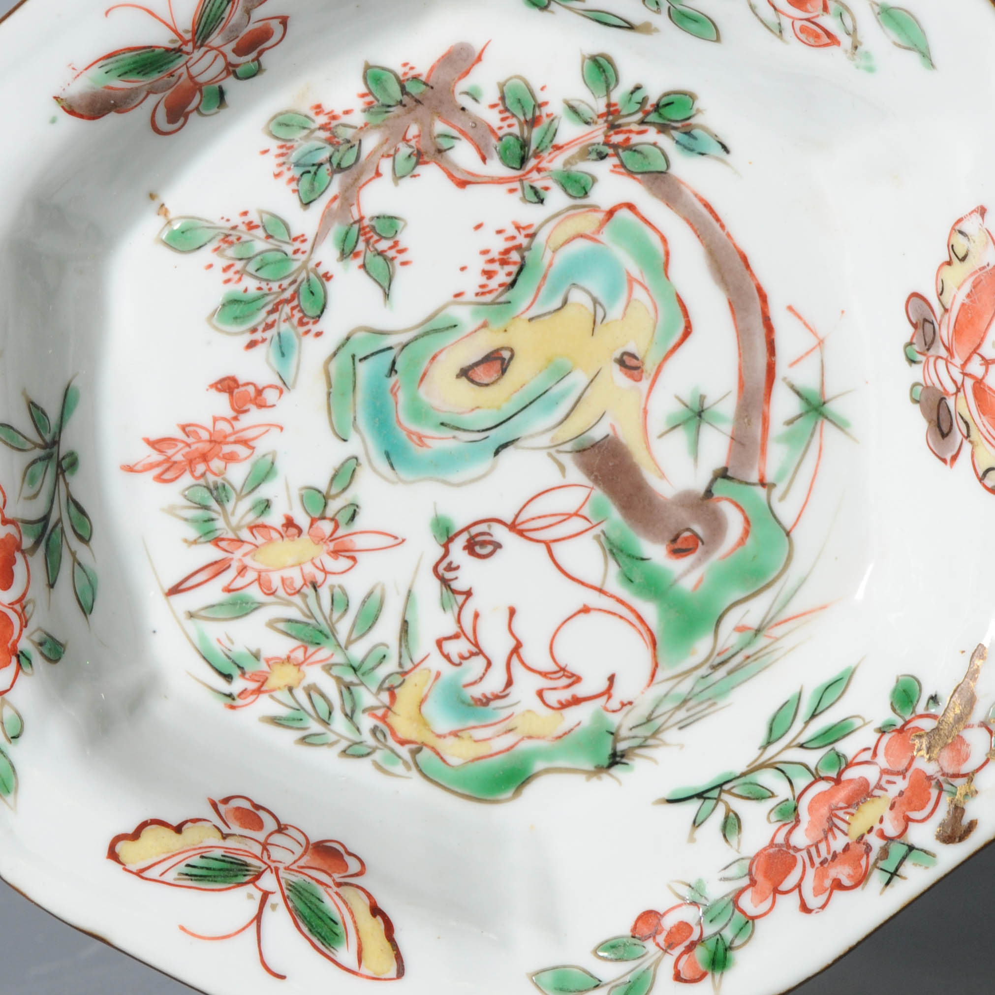 Antique Ko Akae dish Chinese porcelain Wucai 17th c Tianqi Chongzhen HARE FU