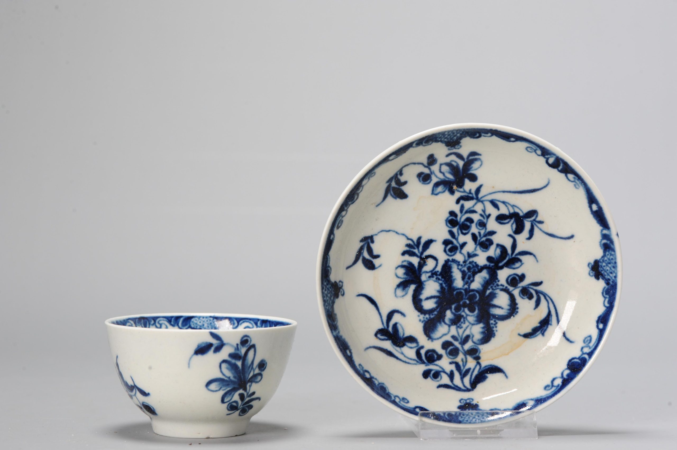 Antique Worchester Porcelain Tea bowl 18th c Flower Pattern English