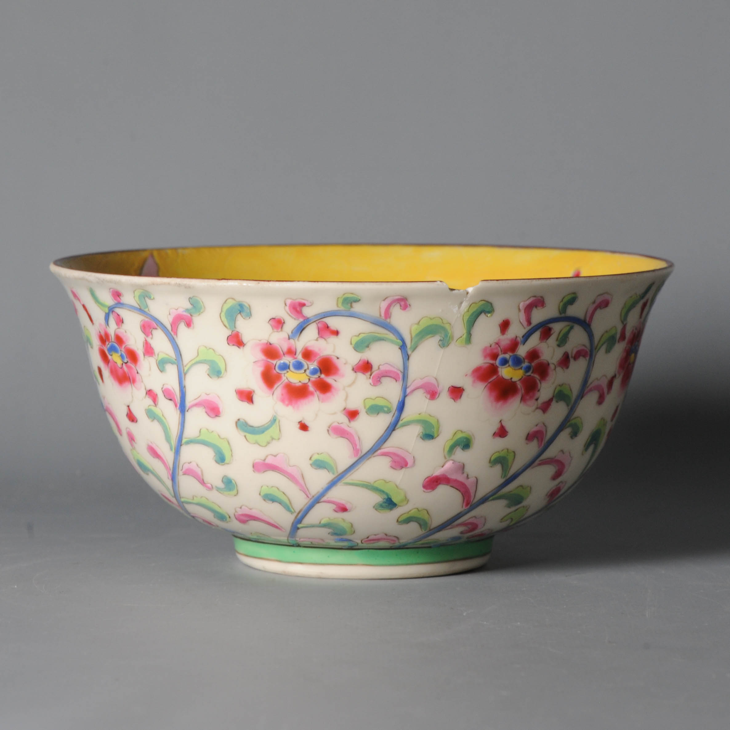 Antique Japanese porcelain Meiji Yamatoku Colorfull Enamels Birds Bowl