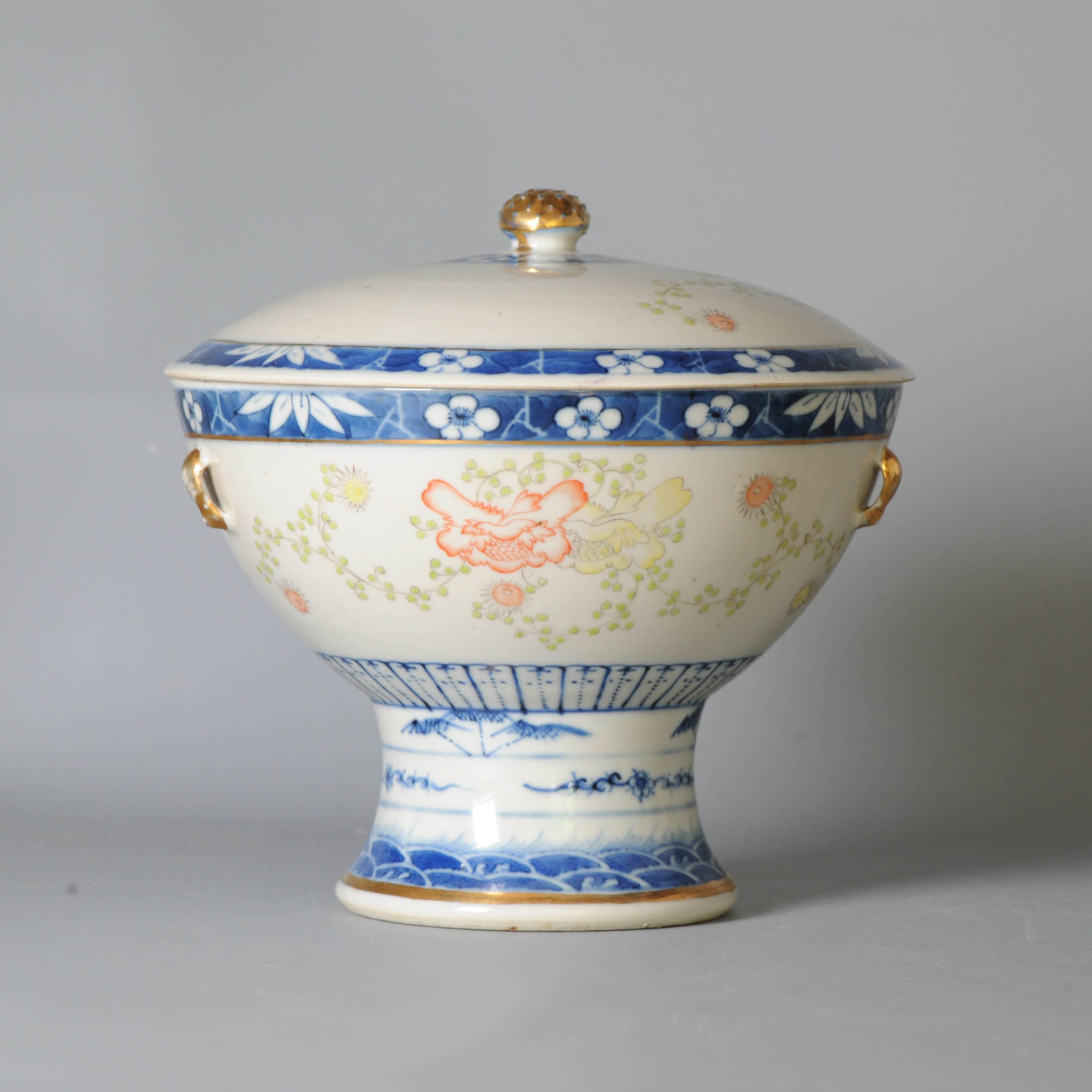 Antique 19/20th c SE Asian Chinese Porcelain Kamcheng Tureen China