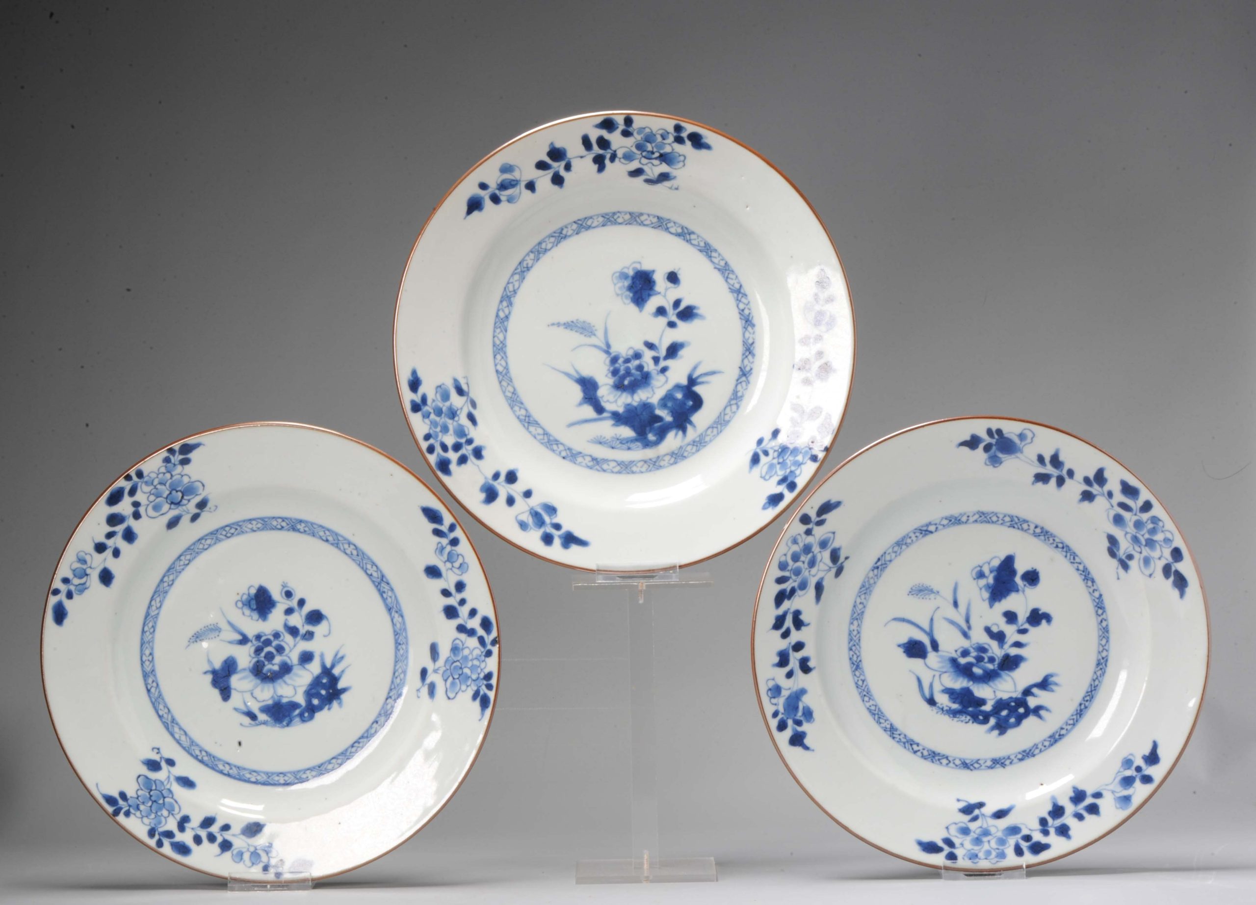 A Dinner Set of Yongzheng period Chinese porcelain floral dinner Plates China