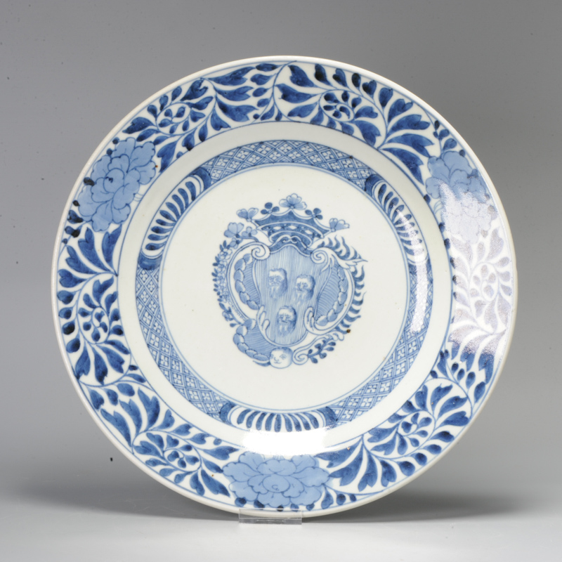 Edo period 17/18C Japanese Porcelain dish Arita Armorial Blue and White Faces