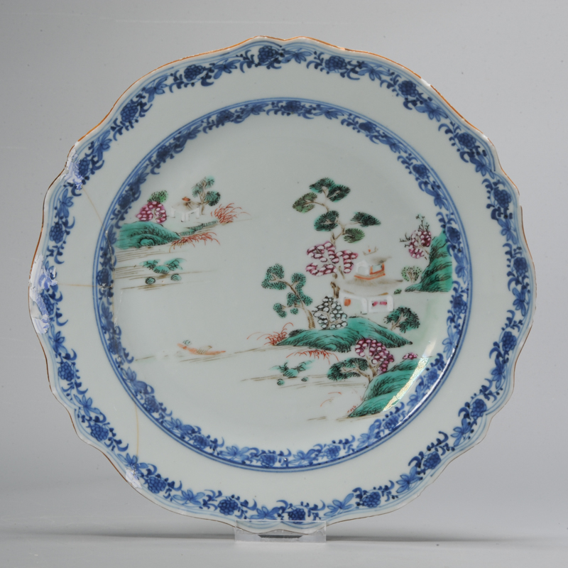 Antique high quality Chinese 18C Blue and white With Fencai Centre Qianlong Period Dish