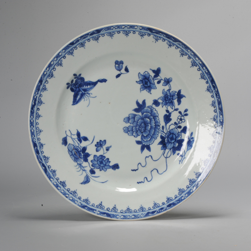 Antique high quality Chinese 18C Blue and white Butterfly Qianlong Period Dish