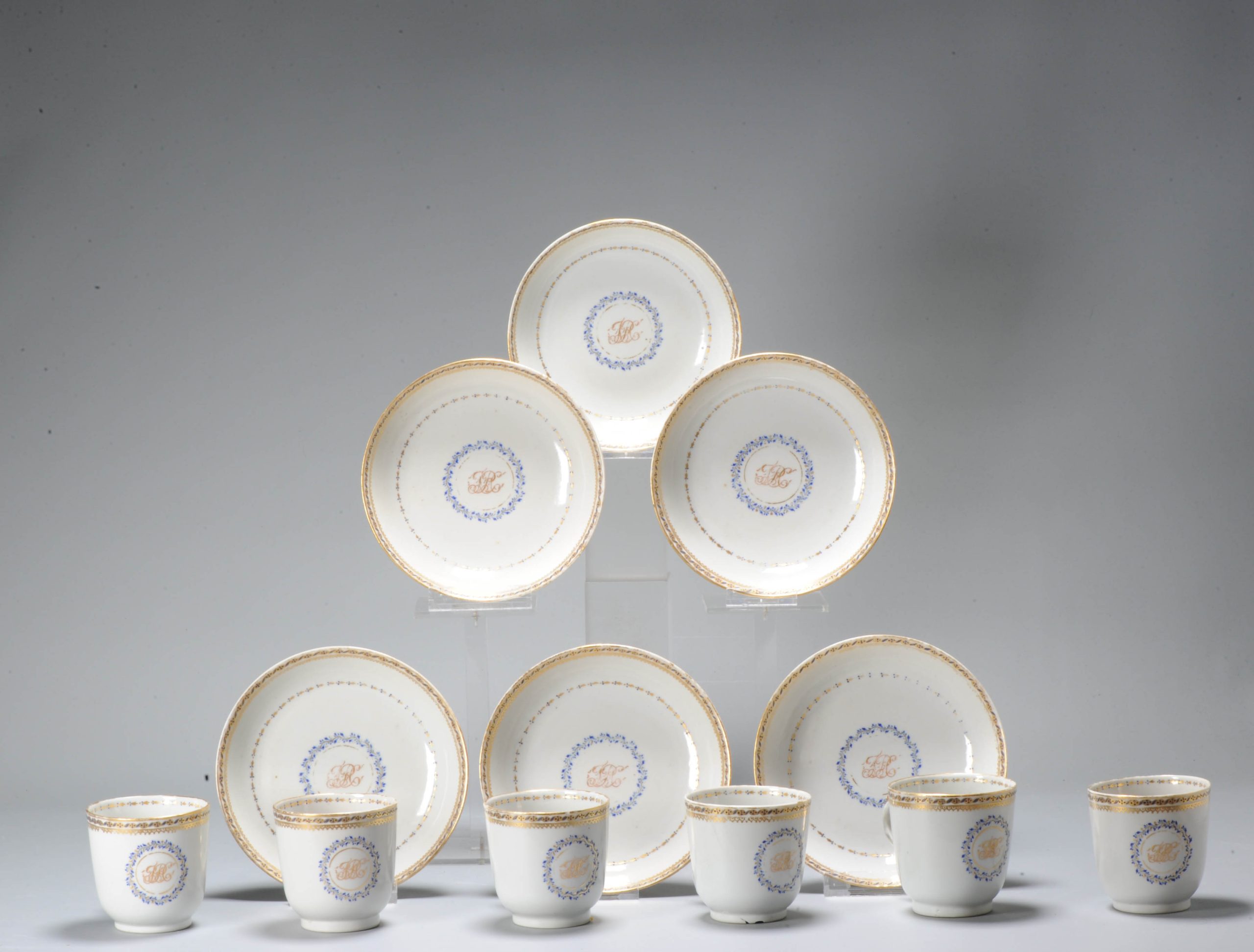 18th C Armorial Chinese Porcelain Tea / Coffee set Chine de Commande Qianlong