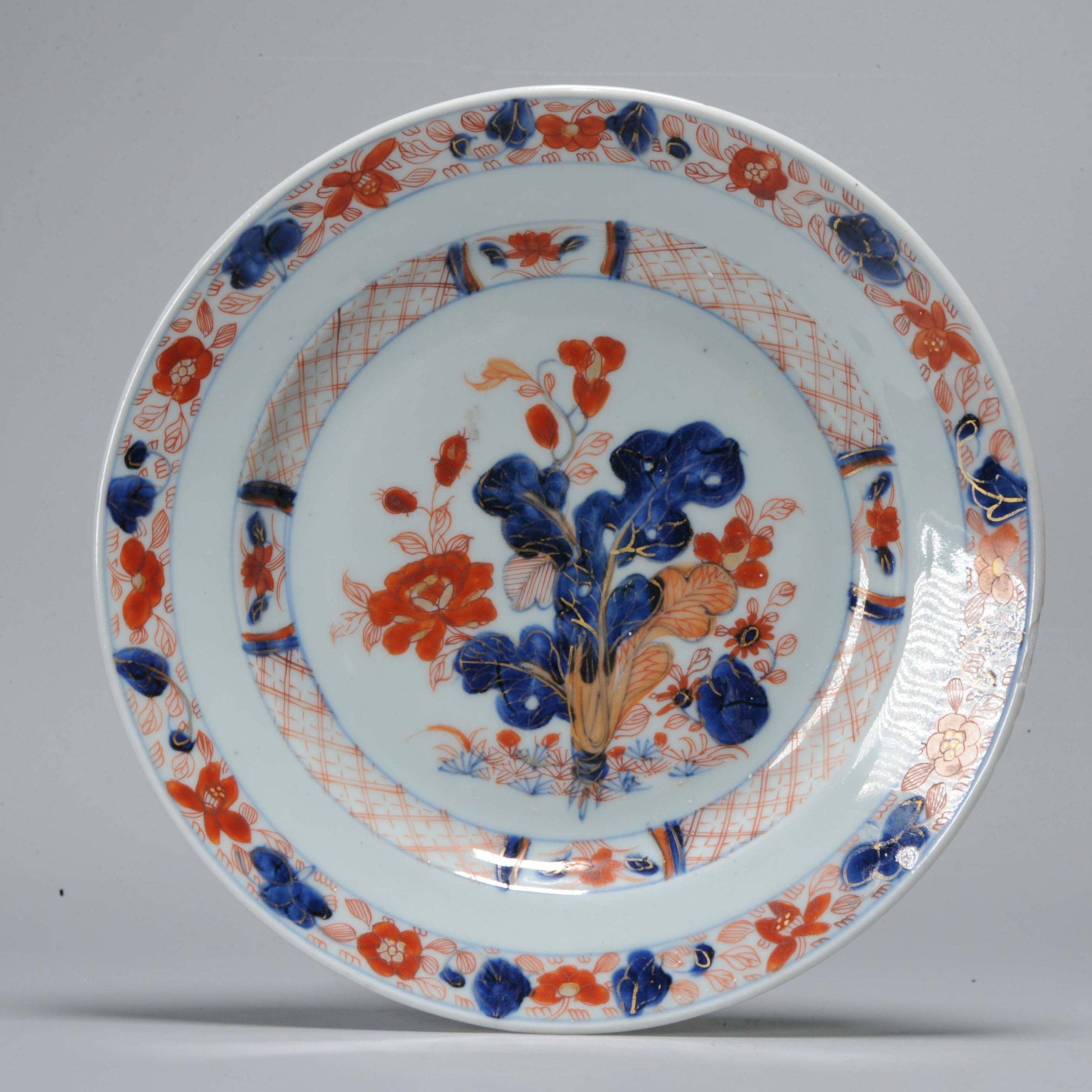 A Chinese Porcelain Kangxi period Imari Plate Dish Cabbage Leaf Flowers